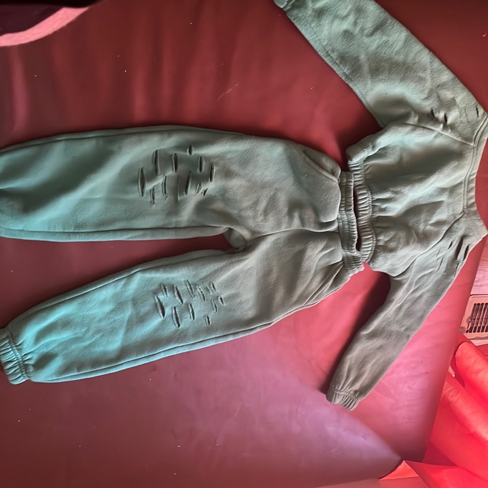 This From Fashion Nova Kids . It’s A 2T & The Color Is Green , She Wore 1 Time